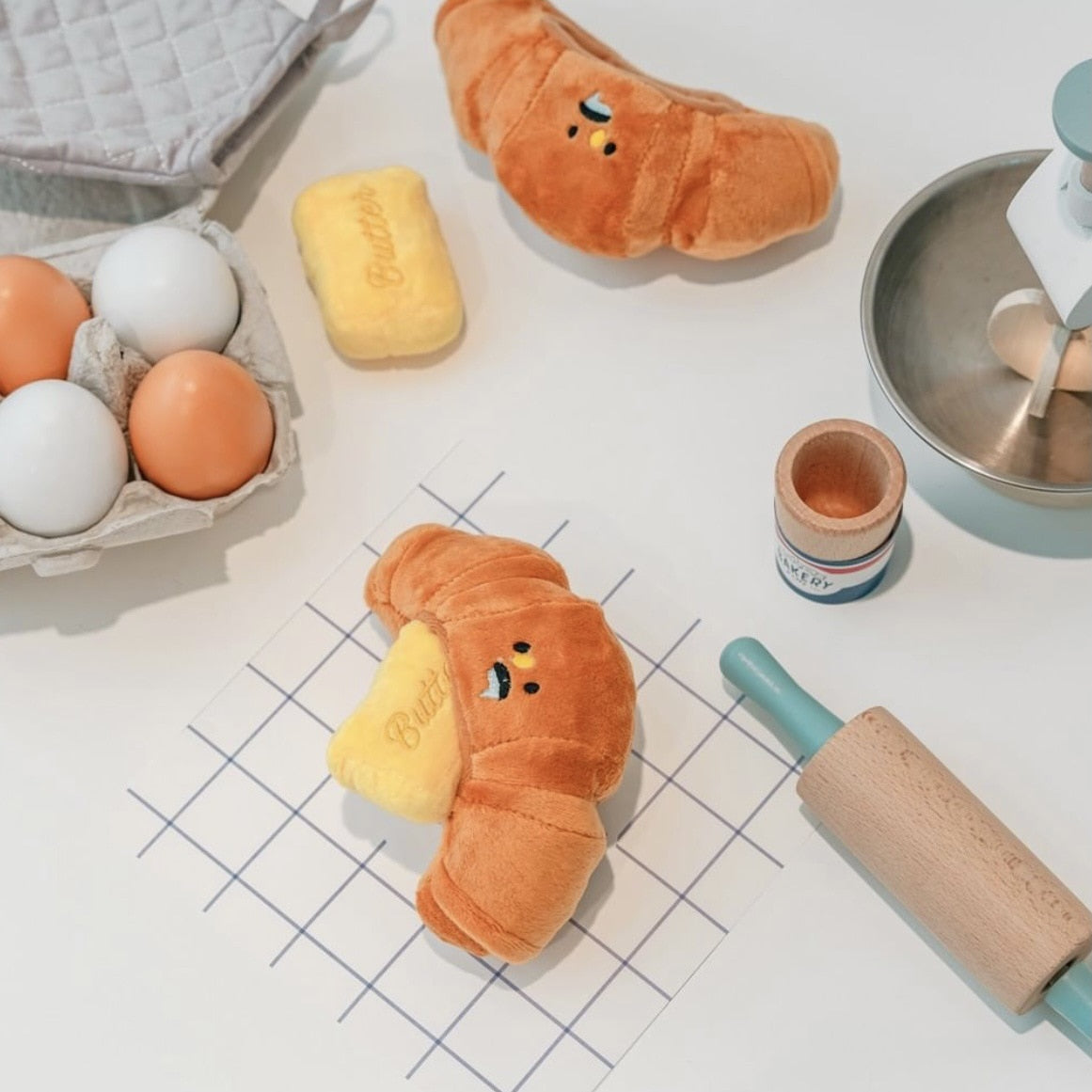 Croissant interactive toy